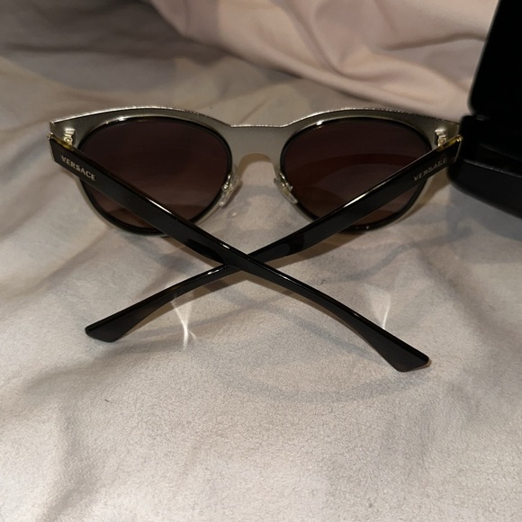 Versace sunglasses - Picture 3 of 5